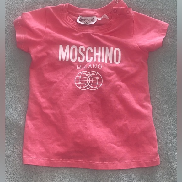 Moschino Tshirt - Picture 1 of 4